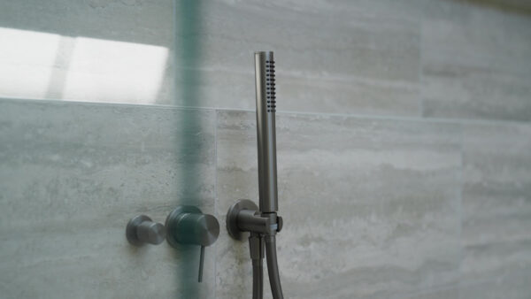SLIM SHOWER ON BRACKET GUN METAL (NR307GM)