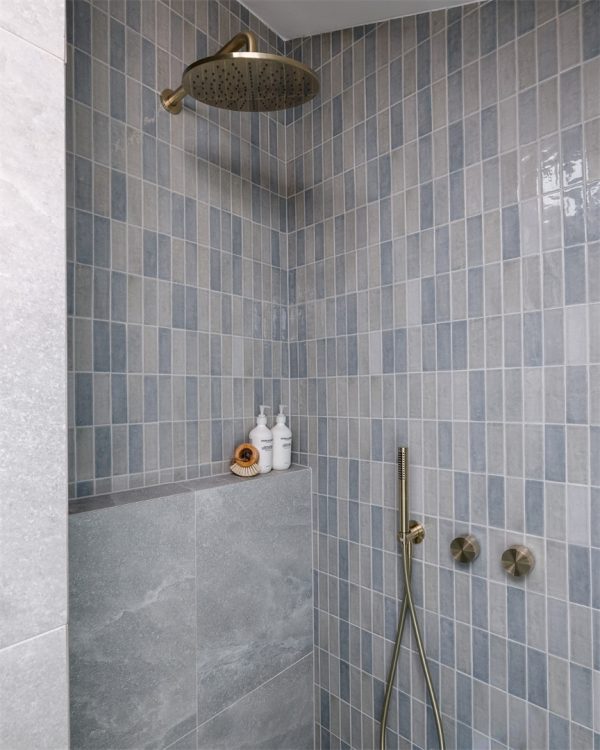 SLIM SHOWER ON BRACKET BRUSHED GOLD (NR307BG)