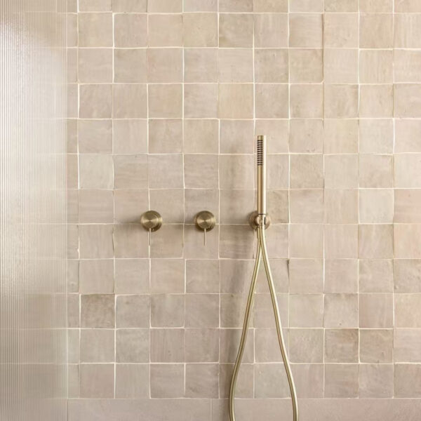SLIM SHOWER ON BRACKET BRUSHED GOLD (NR307BG)